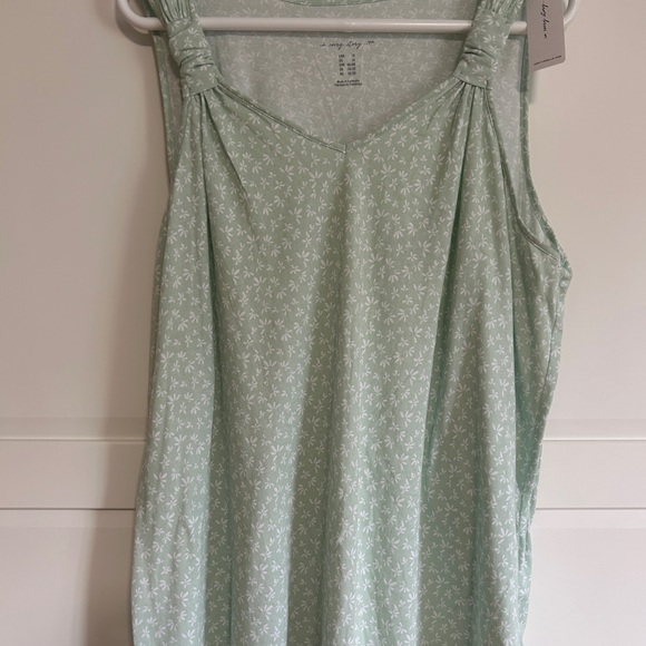 Pennington, sleeveless top, light green floral. 1X plus size - Picture 1 of 4